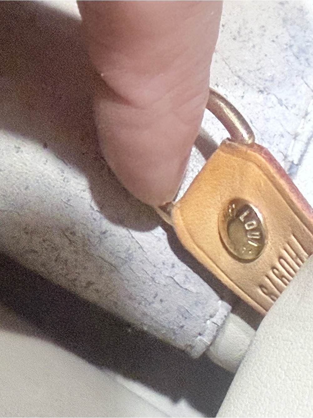 Louis Vuitton Houston Vernis Tote LW0969 - Picture 12 of 14